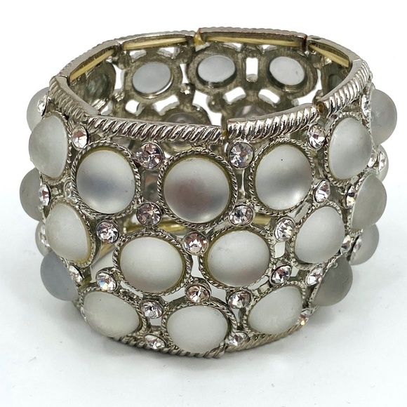 White Translucent Silver Tone Rhinestone Bling Stretch Bracelet Costumer Jewelry - Picture 1 of 4